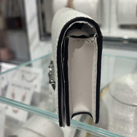 MICHAEL KORS Carson Small Pebbled Leather Wallet
Optic White 
NWT - Picture 13 of 16